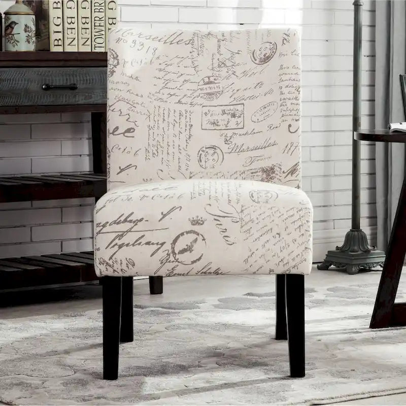 Poltrona d'accento imbottita con gambe in legno