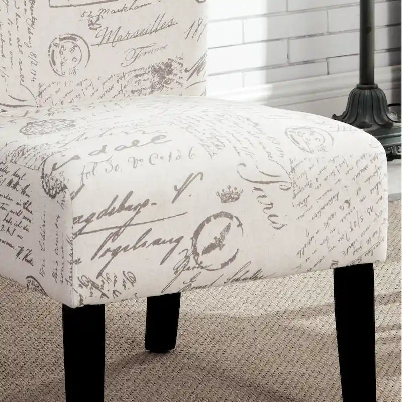 Poltrona d'accento imbottita con gambe in legno