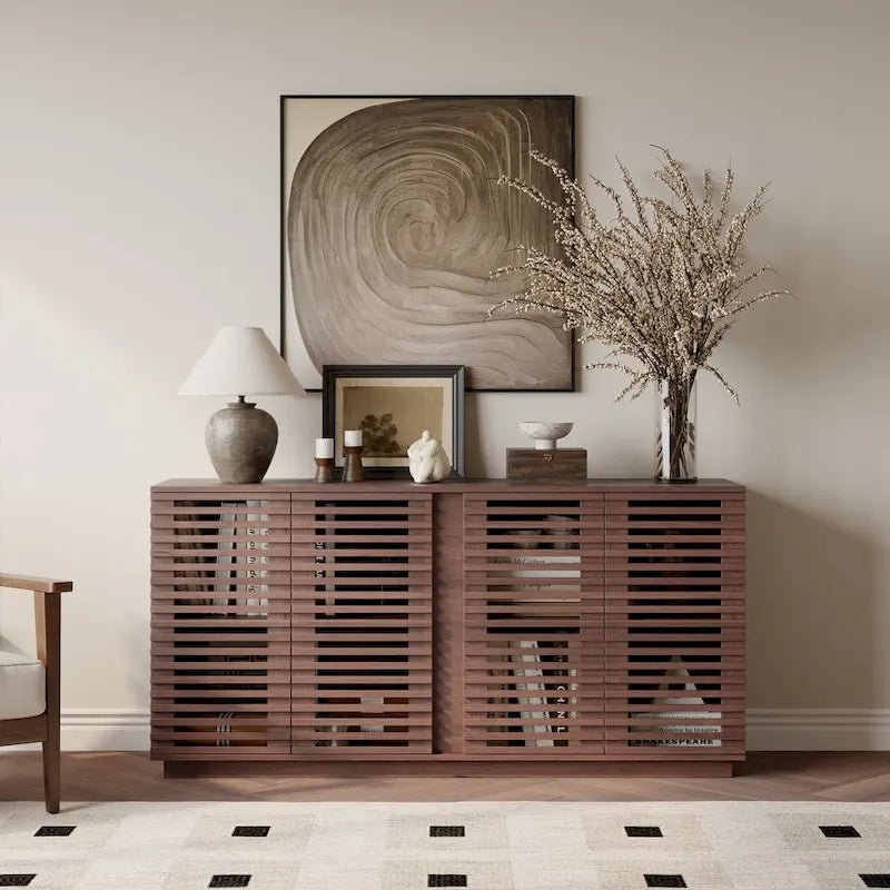 Credenza con ante a doghe in legno