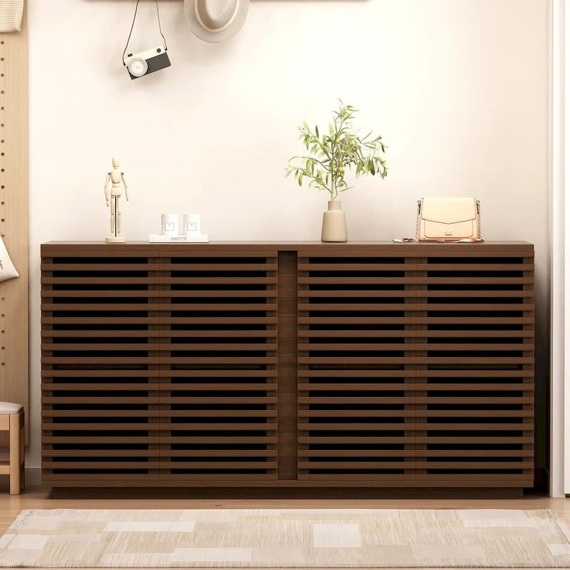 Credenza con ante a doghe in legno