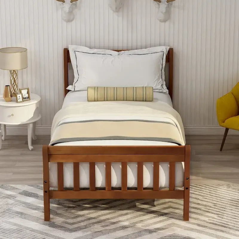Letto a piattaforma in legno a una piazza con testiera e pediera