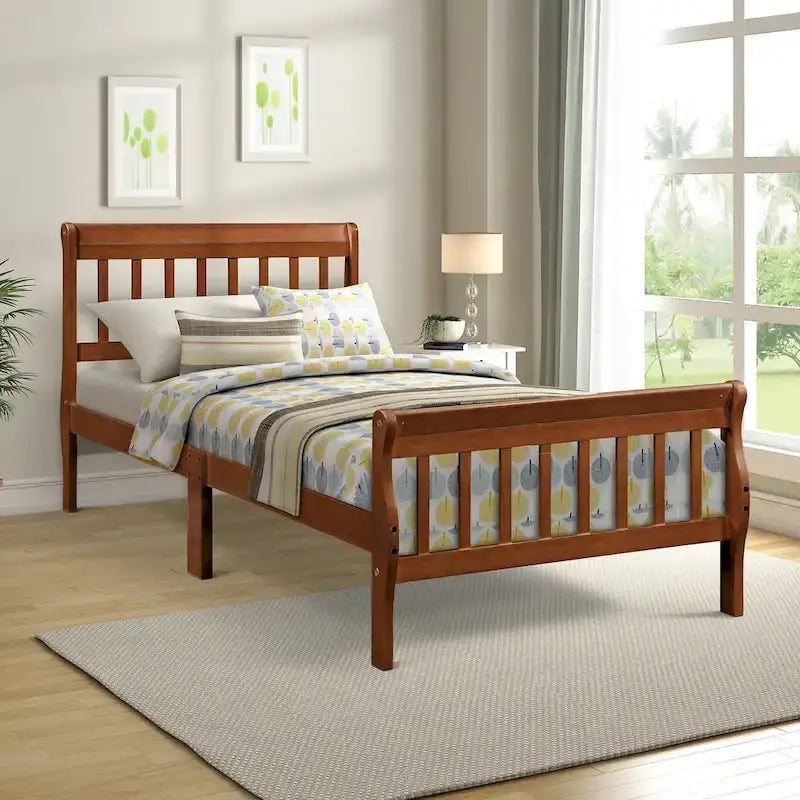 Letto a piattaforma in legno a una piazza con testiera e pediera