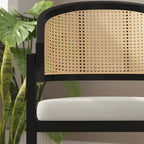 Sedia da pranzo in rattan con seduta imbottita e braccioli