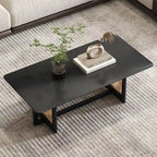 Tavolino basso con struttura in legno e superficie in stile rattan