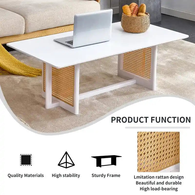 Tavolino basso con struttura in legno e superficie in stile rattan