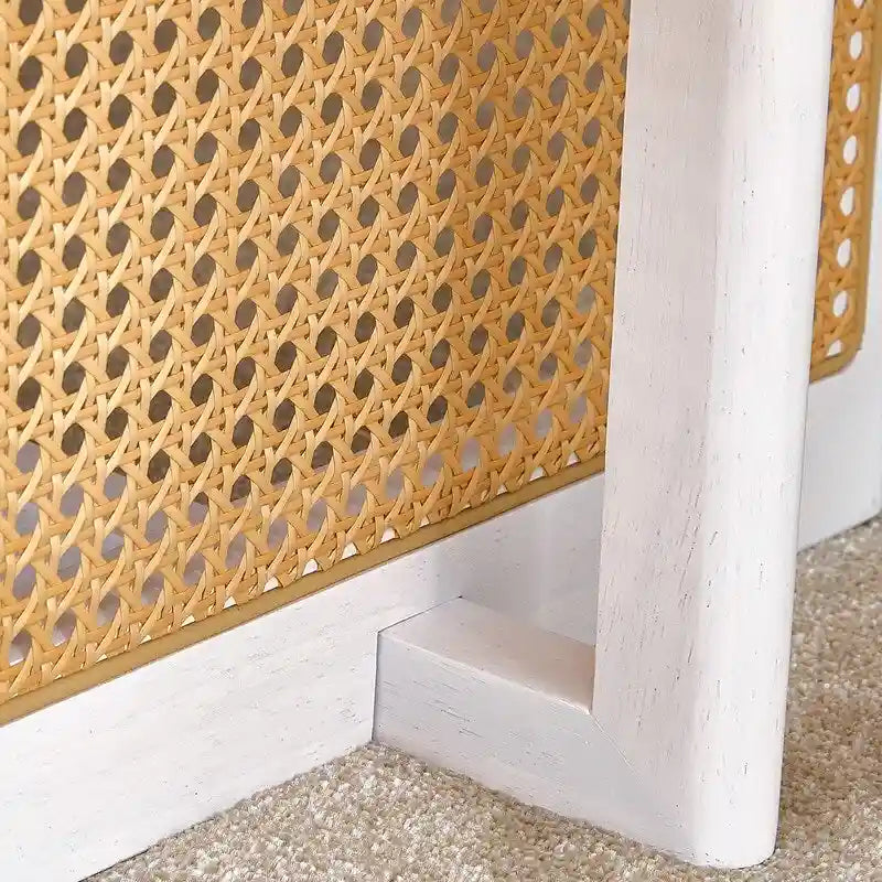Tavolino basso con struttura in legno e superficie in stile rattan