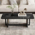 Tavolino basso con struttura in legno e superficie in stile rattan